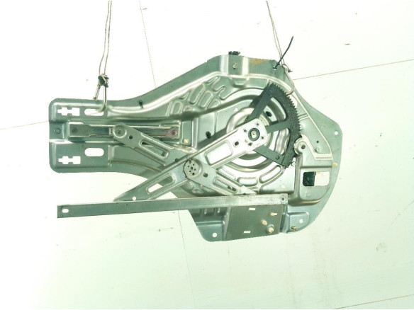 824702E010 ELEVALUNAS PUERTA LAT DEL IZQ HYUNDAI TUCSON (JM)|Desguaces La Cabaña