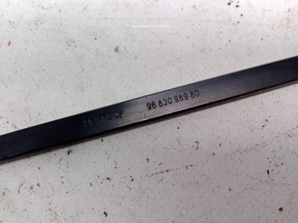 9683098980 BRAZO LIMPIAPARABRISAS DEL DER PEUGEOT 5008|Desguaces La Cabaña