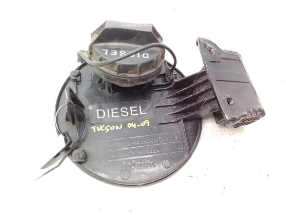 895102E000 TAPA COMBUSTIBLE HYUNDAI TUCSON (JM)|Desguaces La Cabaña