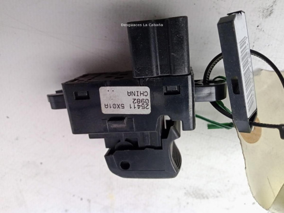 MANDO ELEVALUNAS PUERTA LAT TRA IZQ NISSAN NP300 NAVARA (D40)|Desguaces La Cabaña