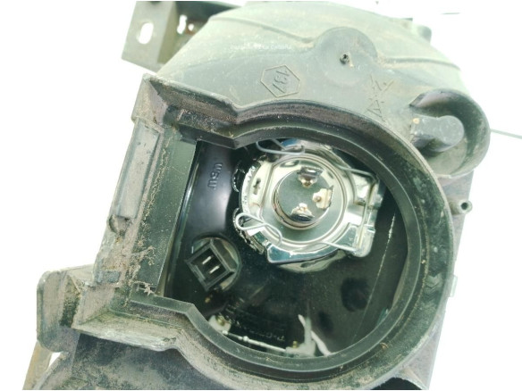7701044520 FARO DERECHO RENAULT MASTER II Autobús (JD)|Desguaces La Cabaña