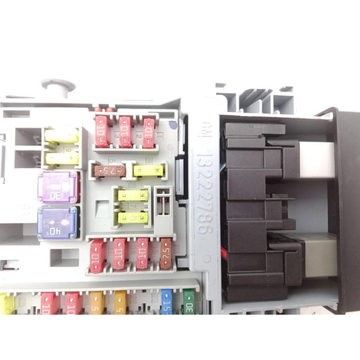 13222786 CAJA FUSIBLES INTERIOR (BSI) OPEL ASTRA J (P10) |Desguaces La Cabaña