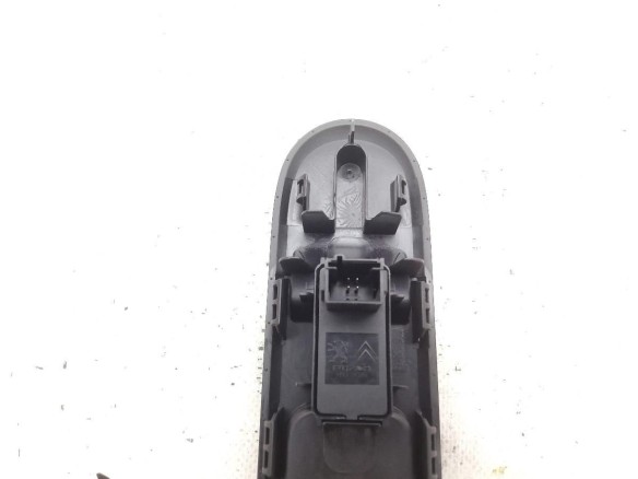 96662297XT MANDO ELEVALUNAS PUERTA LAT DEL DER PEUGEOT 5008 |Desguaces La Cabaña