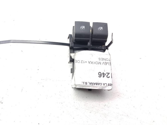 22315121 MANDO ELEVALUNAS PUERTA LAT DEL IZQ OPEL MOKKA / MOKKA X (J13)|Desguaces La Cabaña