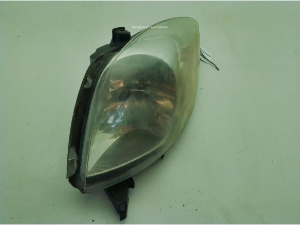 811300D120 FARO DERECHO TOYOTA YARIS (_P9_)|Desguaces La Cabaña