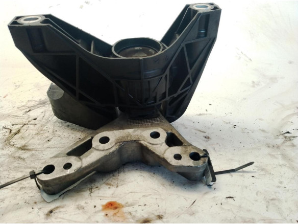008956 SOPORTE MOTOR DER PEUGEOT 3008 SUV (M_)|Desguaces La Cabaña