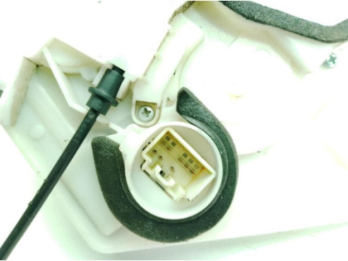 2L28E0180 CERRADURA PUERTA LAT DEL IZQ MAZDA 6 Sedán (GJ, GL)|Desguaces La Cabaña