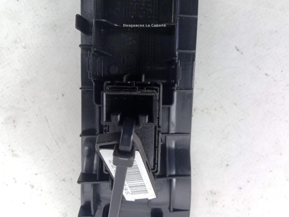 5G0959855K MANDO ELEVALUNAS PUERTA LAT TRA IZQ SKODA SUPERB III Ranchera familiar (3V5)|Desguaces La Cabaña