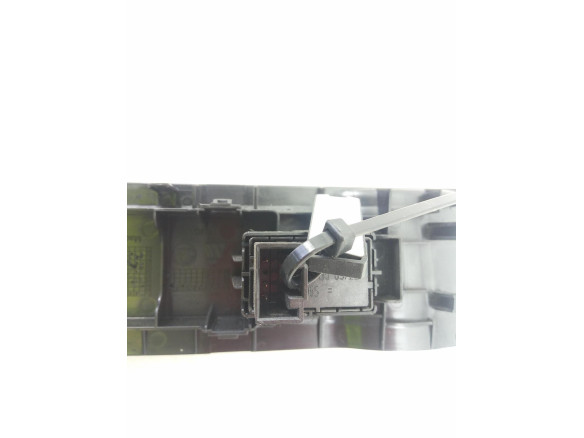 5G0958855K MANDO ELEVALUNAS PUERTA LAT TRA DER SKODA SUPERB III Ranchera familiar (3V5)|Desguaces La Cabaña