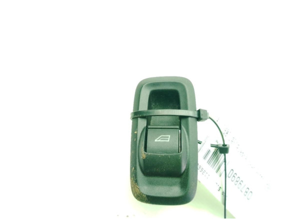 1823466 MANDO ELEVALUNAS PUERTA LAT DEL DER FORD FIESTA VI|Desguaces La Cabaña