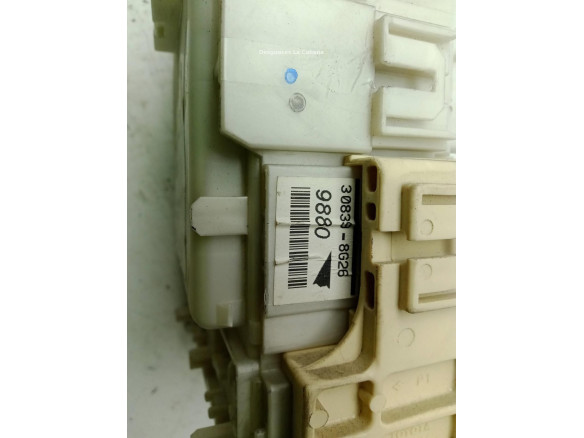  827300D290 CAJA FUSIBLES INTERIOR (BSI) TOYOTA YARIS (_P9_)|Desguaces La Cabaña