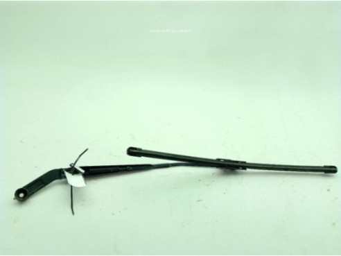 8250A200 BRAZO LIMPIAPARABRISAS DEL IZQ MITSUBISHI MONTERO IV (V8_W, V9_W)|Desguaces La Cabaña