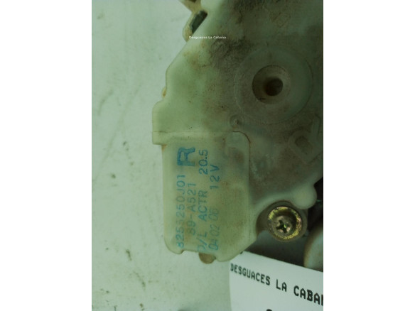 8255250J01 CERRADURA PUERTA LAT TRA DER NISSAN TERRANO II (R20)|Desguaces La Cabaña