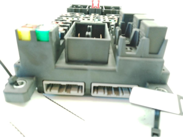 LR041091 CAJA FUSIBLES INTERIOR (BSI) LAND ROVER DISCOVERY SPORT (L550)|Desguaces La Cabaña