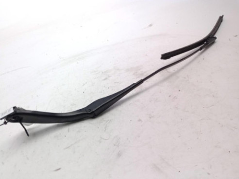 61619465075 BRAZO LIMPIAPARABRISAS DEL DER BMW 4 Gran Coupe (F36)|Desguaces La Cabaña