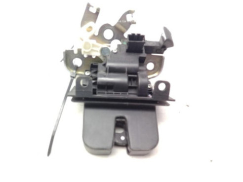 8R0827505A CERRADURA PORTON / TAPA MALETA SKODA RAPID|Desguaces La Cabaña