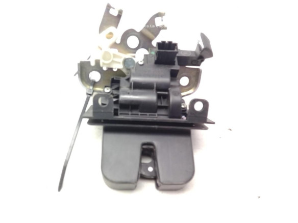 8R0827505A CERRADURA PORTON / TAPA MALETA SKODA RAPID|Desguaces La Cabaña