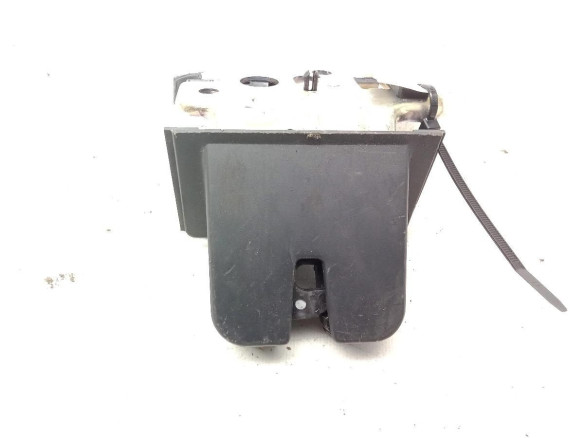 8R0827505A CERRADURA PORTON / TAPA MALETA SKODA RAPID|Desguaces La Cabaña