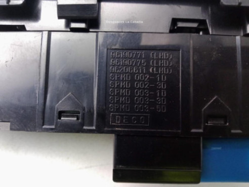 MANDO ELEVALUNAS PUERTA LAT DEL IZQ DAEWOO TACUMA (KLAU)|Desguaces La Cabaña