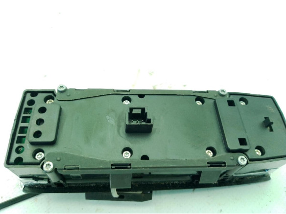 A1669054400 MANDO ELEVALUNAS PUERTA LAT DEL IZQ INFINITI Q30|Desguaces La Cabaña