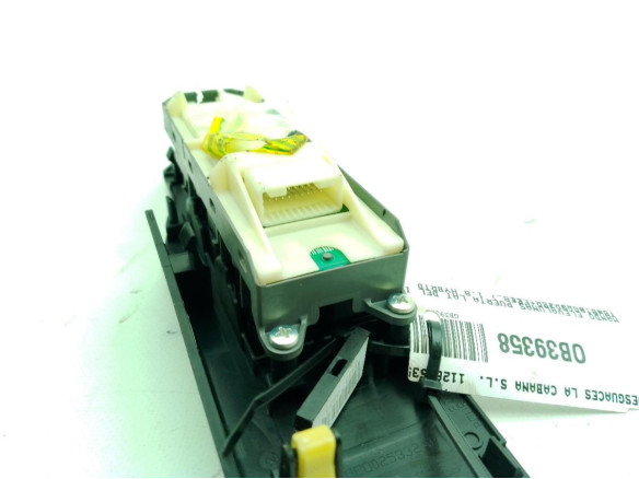 515220 MANDO ELEVALUNAS PUERTA LAT DEL IZQ TOYOTA AURIS (_E18_)|Desguaces La Cabaña