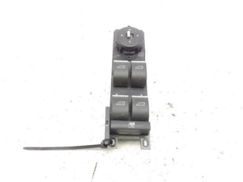 AM5T14A132AA MANDO ELEVALUNAS PUERTA LAT DEL IZQ FORD FOCUS III|Desguaces La Cabaña