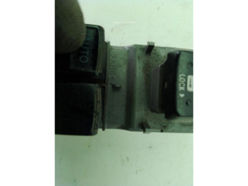 17146A MANDO ELEVALUNAS PUERTA LAT DEL IZQ TOYOTA RAV 4 III (_A3_)|Desguaces La Cabaña