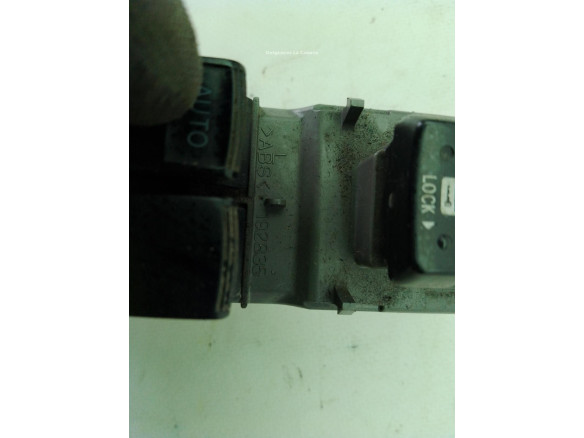 17146A MANDO ELEVALUNAS PUERTA LAT DEL IZQ TOYOTA RAV 4 III (_A3_)|Desguaces La Cabaña