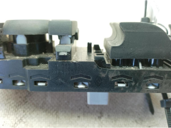 809610017R MANDO ELEVALUNAS PUERTA LAT DEL IZQ RENAULT GRAND SCENIC III (JZ0/1_)|Desguaces La Cabaña