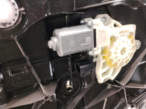 2500809 ELEVALUNAS PUERTA LAT TRA DER FORD FOCUS IV (HN)|Desguaces La Cabaña