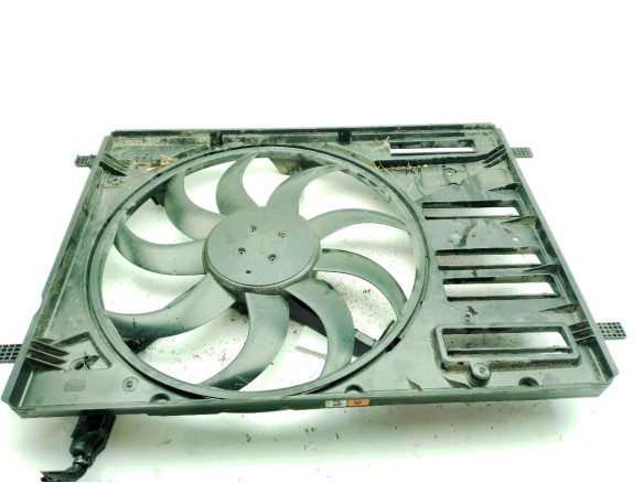 2213993 ELECTROVENTILADOR FORD FOCUS IV (HN)|Desguaces La Cabaña