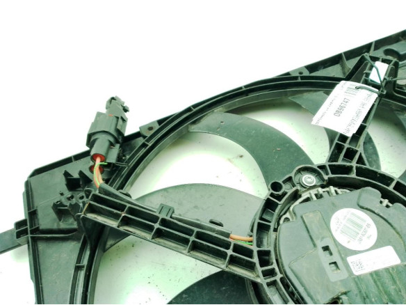 2213993 ELECTROVENTILADOR FORD FOCUS IV (HN)|Desguaces La Cabaña