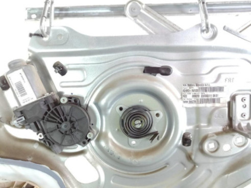 824803U120 ELEVALUNAS PUERTA LAT DEL DER KIA SPORTAGE (SL) |Desguaces La Cabaña