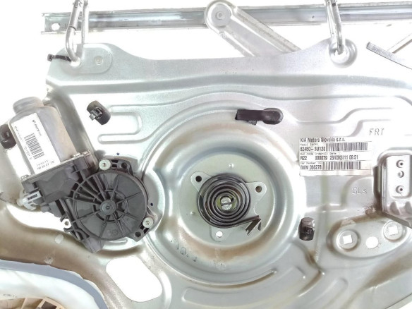 824803U120 ELEVALUNAS PUERTA LAT DEL DER KIA SPORTAGE (SL) |Desguaces La Cabaña