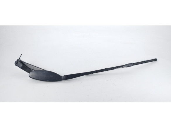 A2058203900 BRAZO LIMPIAPARABRISAS DEL DER MERCEDES BENZ CLASE C (W205)|Desguaces La Cabaña
