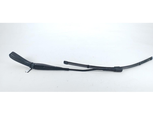 A2058203700 BRAZO LIMPIAPARABRISAS DEL IZQ MERCEDES BENZ CLASE C (W205)|Desguaces La Cabaña