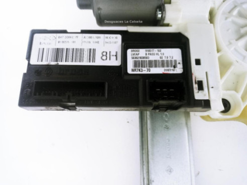 807300027F ELEVALUNAS PUERTA LAT DEL DER RENAULT LATITUDE (L70_)|Desguaces La Cabaña