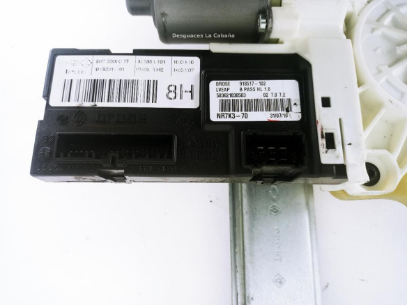 807300027F ELEVALUNAS PUERTA LAT DEL DER RENAULT LATITUDE (L70_)|Desguaces La Cabaña