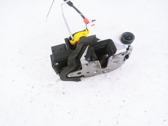 13579545 CERRADURA PUERTA LAT TRA IZQ OPEL MOKKA / MOKKA X (J13)|Desguaces La Cabaña