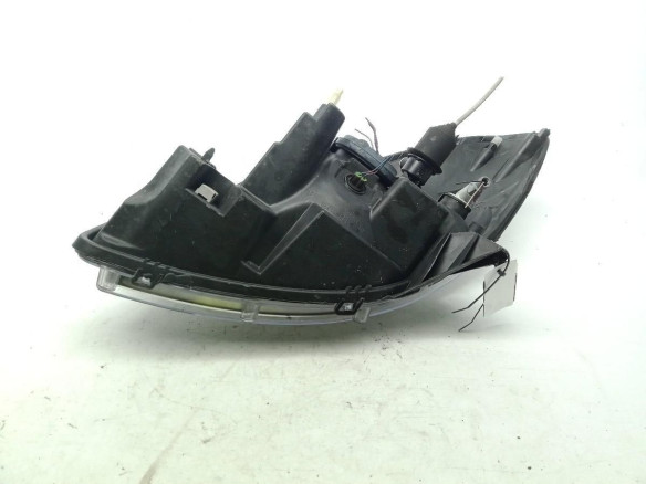  8200733877 FARO DERECHO DACIA SANDERO|Desguaces La Cabaña