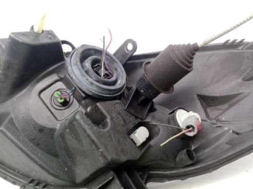  8200733877 FARO DERECHO DACIA SANDERO|Desguaces La Cabaña