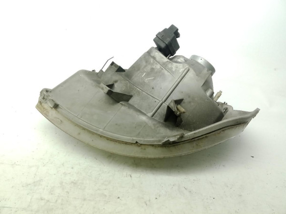 7700311372 FARO DERECHO RENAULT TRAFIC II Furgón (FL)|Desguaces La Cabaña