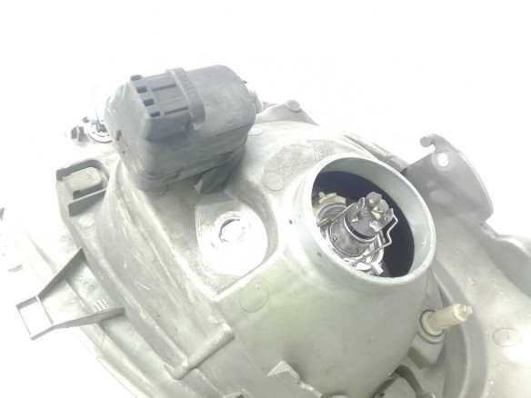 7700311372 FARO DERECHO RENAULT TRAFIC II Furgón (FL)|Desguaces La Cabaña