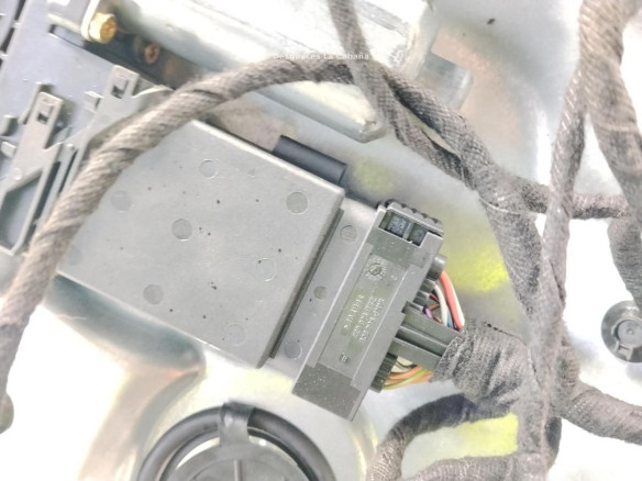   ELEVALUNAS PUERTA LAT DEL DER VW PASSAT Variant (3B5)|Desguaces La Cabaña