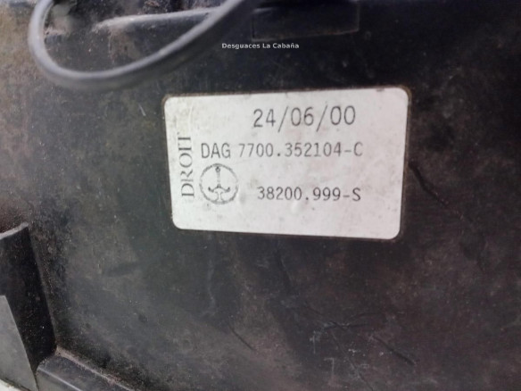 7700352104C FARO DERECHO RENAULT MASTER II Autobús (JD)|Desguaces La Cabaña