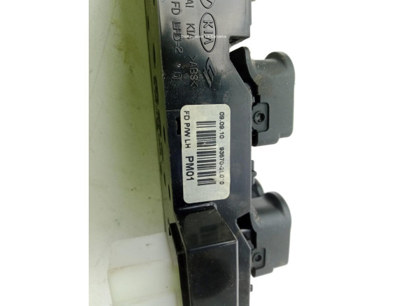 935702L030WK MANDO ELEVALUNAS PUERTA LAT DEL IZQ HYUNDAI i30 (FD)|Desguaces La Cabaña