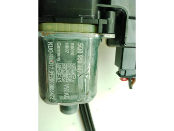 5F9839461D 5Q0959407A ELEVALUNAS PUERTA LAT TRA IZQ SEAT LEON (5F1)|Desguaces La Cabaña