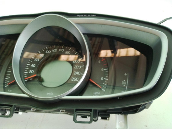 31412873 CUADRO INSTRUMENTOS VOLVO V40 Fastback (525, 526)|Desguaces La Cabaña