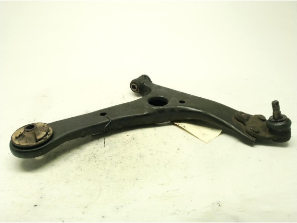 BRAZO SUSPENSION DEL DER INF TOYOTA AVENSIS Sedán (_T25_)|Desguaces La Cabaña