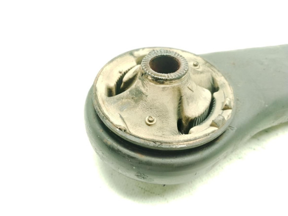BRAZO SUSPENSION DEL DER INF TOYOTA AVENSIS Sedán (_T25_)|Desguaces La Cabaña